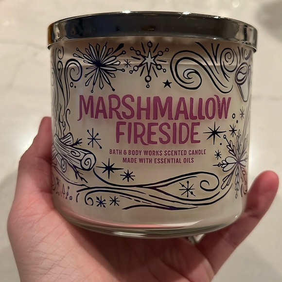 Bath & Body Works Candle - Picture 1 of 4
